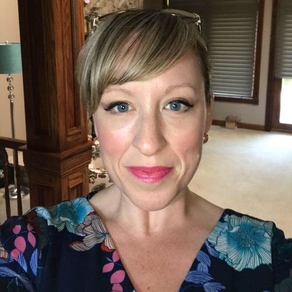 Meet your Posher, Lori - Picture 1 of 1